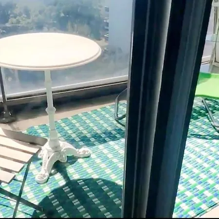 Meuble Vue Tour Eiffel Et Paris Апартаменты