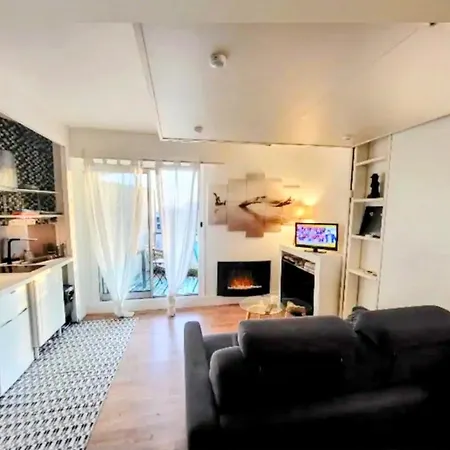 Meuble Vue Tour Eiffel Et Paris Apartmán *