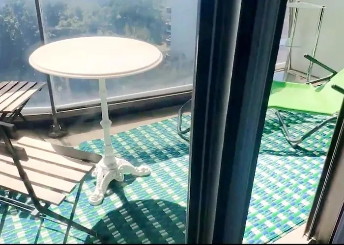 Meuble Vue Tour Eiffel Et Paris 아파트