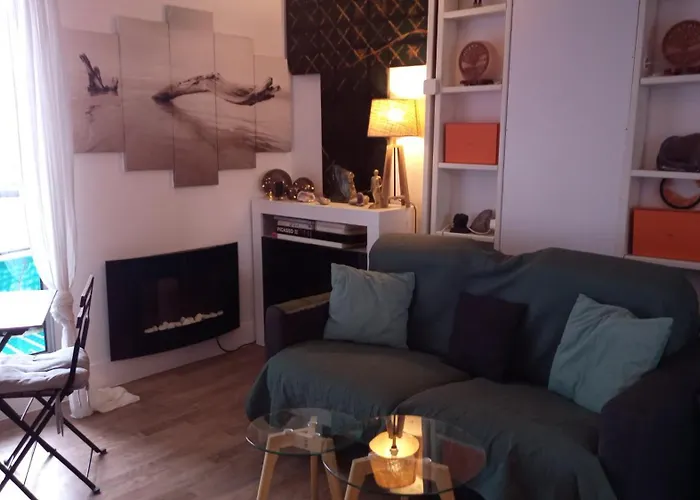 Meuble Vue Tour Eiffel Et Paris דירה *